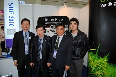 Moonsuk Chang at an innovation exhibition